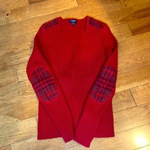 Burberry sweater in red. In excellent condition (like new)❤️❤️
